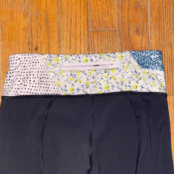 Lululemon Run:Inspire Crop II/Black/W Quilt/Fresh Fleur Neutral Blush Split Pea - Picture 4 of 11